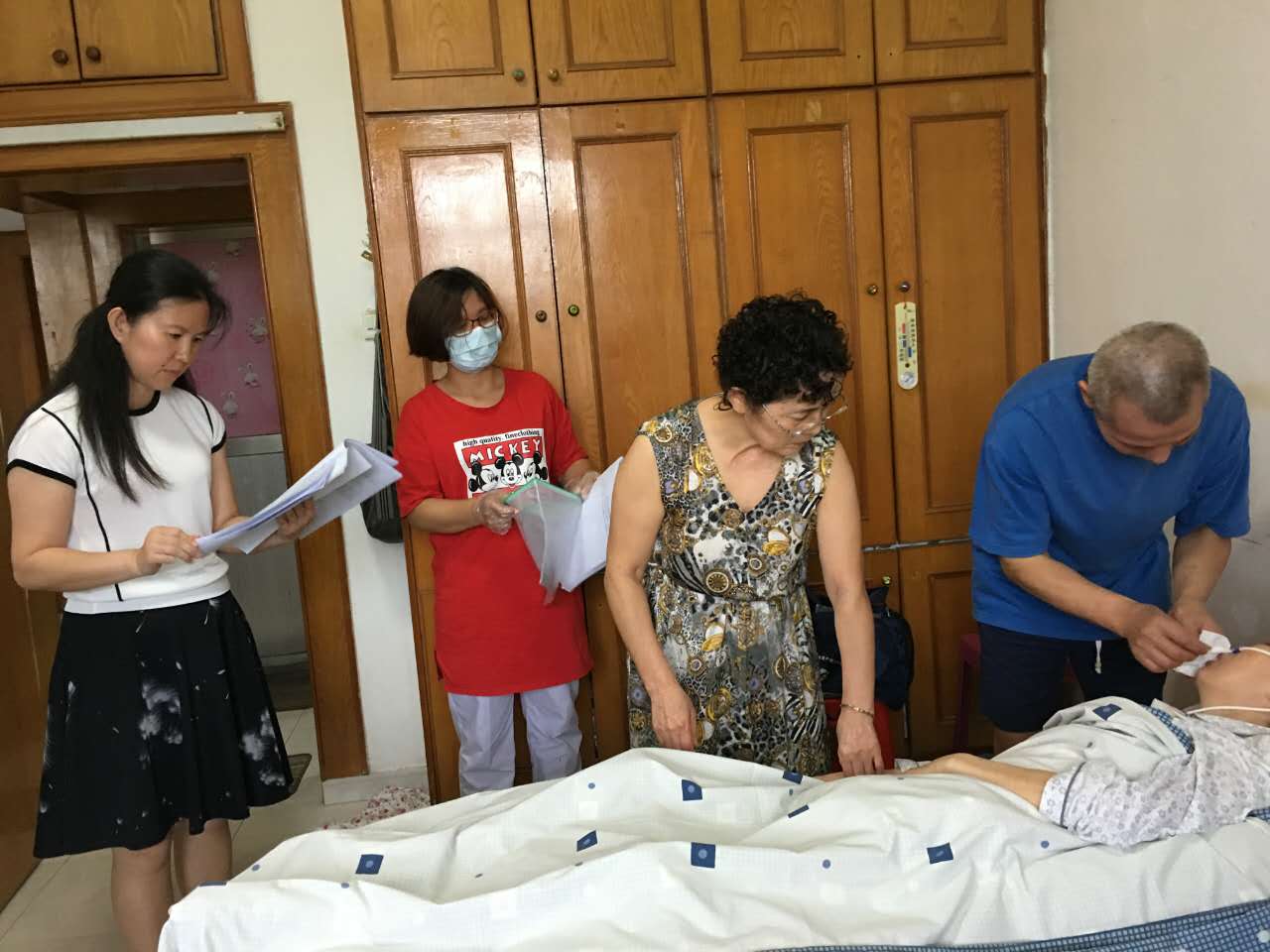 蛇口醫(yī)院龍城社康開展醫(yī)院首例家庭病床服務(wù)-深圳市蛇口人民醫(yī)院